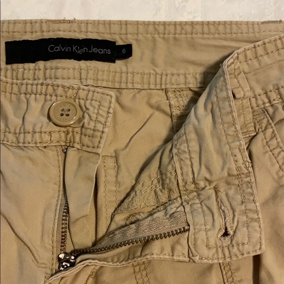 Calvin Klein Jeans Khaki Capris - Sz 6 - Picture 4 of 13